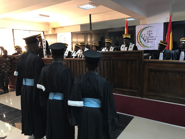 Lors de la prestation de serment à la Cour des comptes de Guinée, le 21 avril 2017.