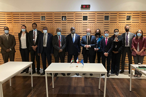 Rencontre entre le Ministre des Finances de la République du Soudan, Djibril Ibrahim, le directeur général d’Expertise France, Jérémie Pellet, et le directeur général de l’AFD, Rémy Rioux, le 18 mai 2021.