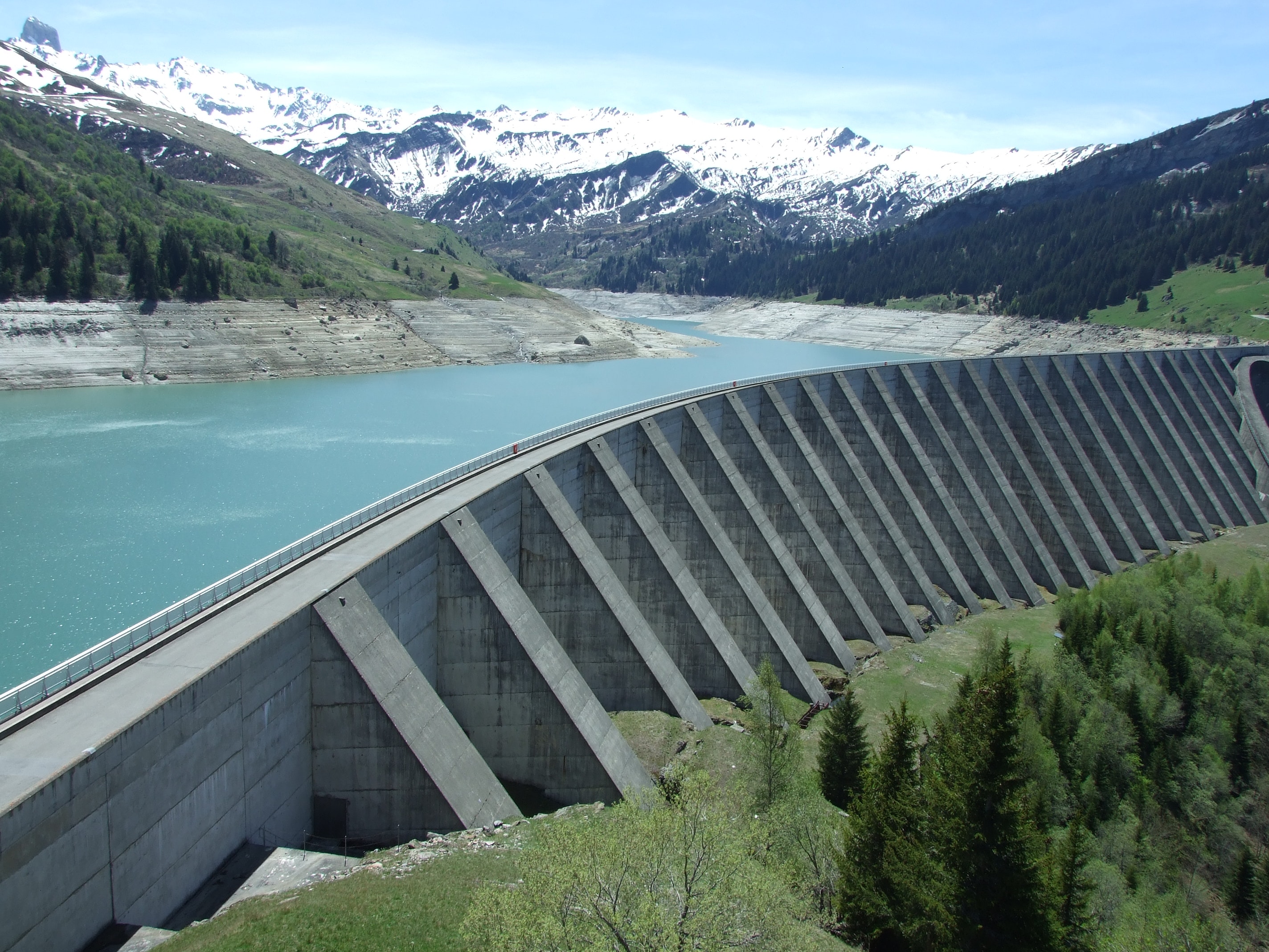 Dam in a valley - Pexels