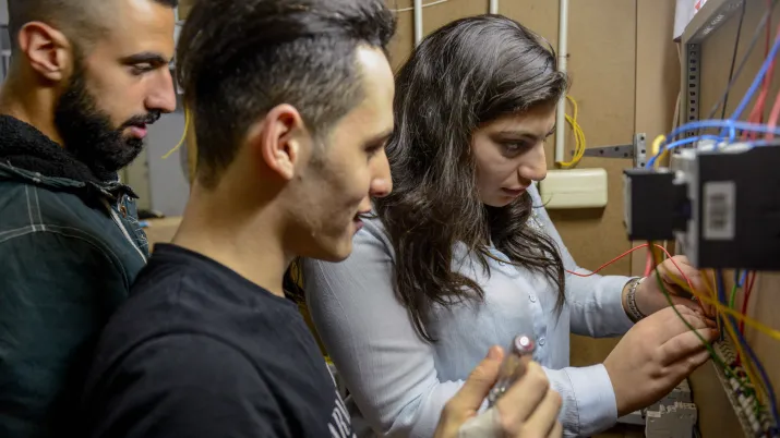 Jeunes en formation électricité